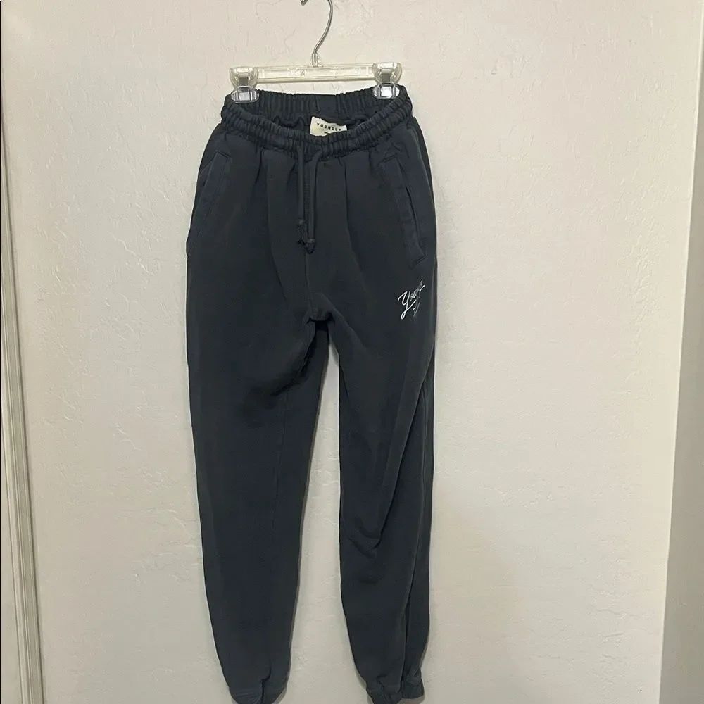 YoungLA Gray Athletic Pockets Jogger Pants
Modern Casual Athleisure Loungewear
